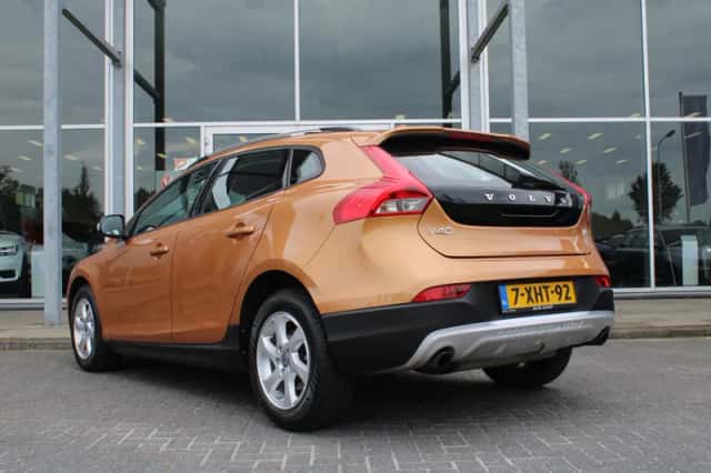 Volvo V40 (2014) thumbnail 3