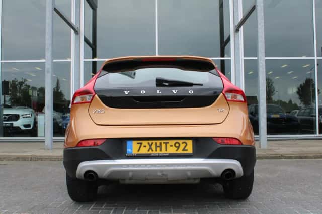 Volvo V40 (2014) thumbnail 5