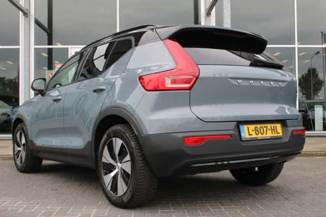 Volvo XC40 (2021) thumbnail 3