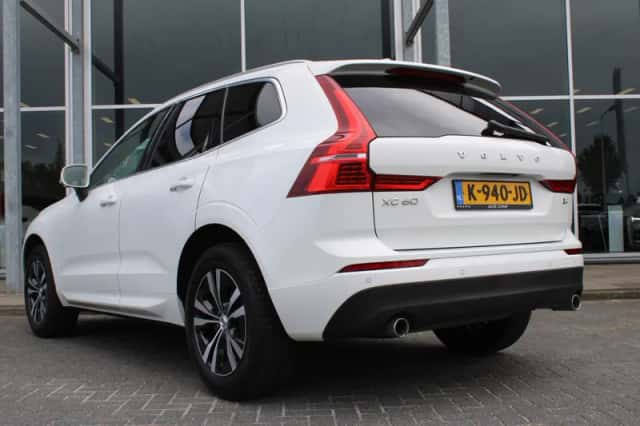 Volvo XC60 (2021) thumbnail 3