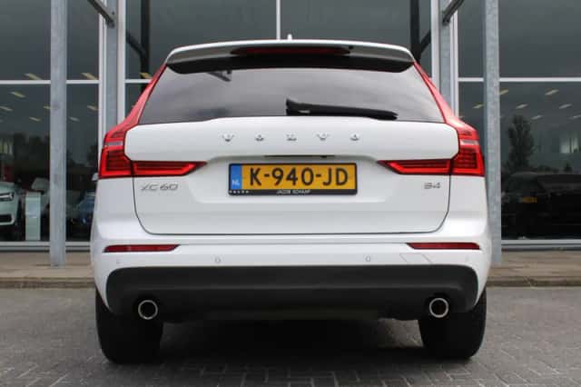 Volvo XC60 (2021) thumbnail 5