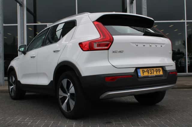 Volvo XC40 (2022) thumbnail 3