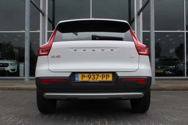 Volvo XC40 (2022) thumbnail 5