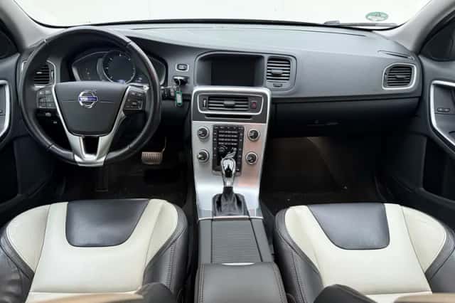 Volvo V60 (2018) thumbnail 2