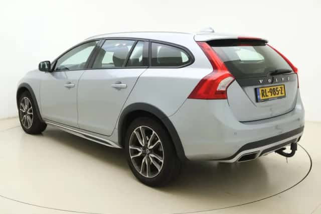 Volvo V60 (2018) thumbnail 5
