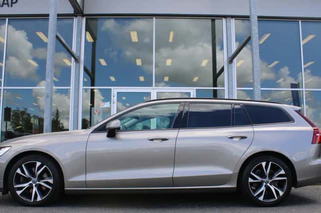 Volvo V60 (2020) thumbnail 2