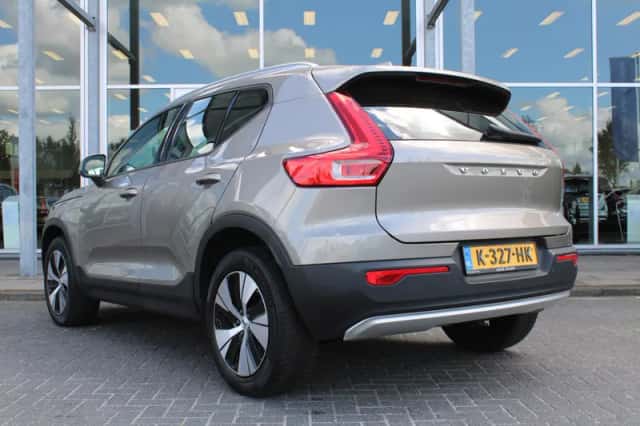 Volvo XC40 (2020) thumbnail 3