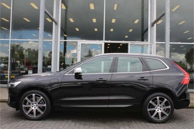 Volvo XC60 (2018) thumbnail 2