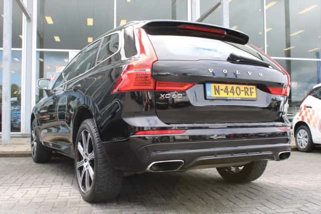 Volvo XC60 (2018) thumbnail 3