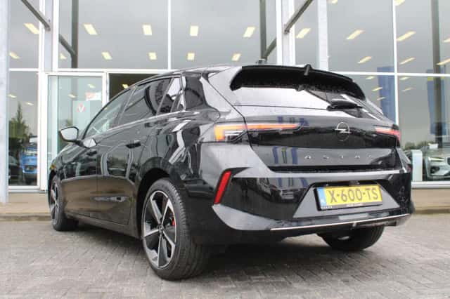 Opel Astra (2023) thumbnail 3