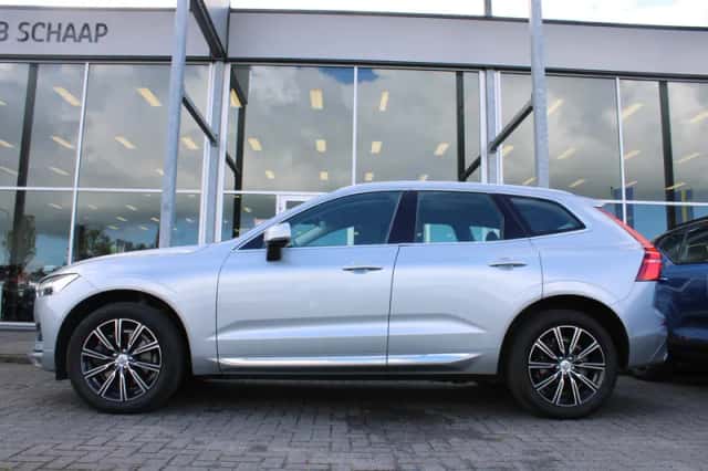 Volvo XC60 (2018) thumbnail 2