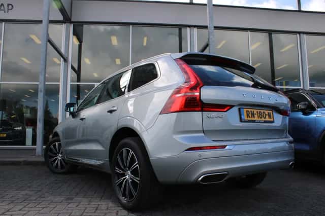 Volvo XC60 (2018) thumbnail 3