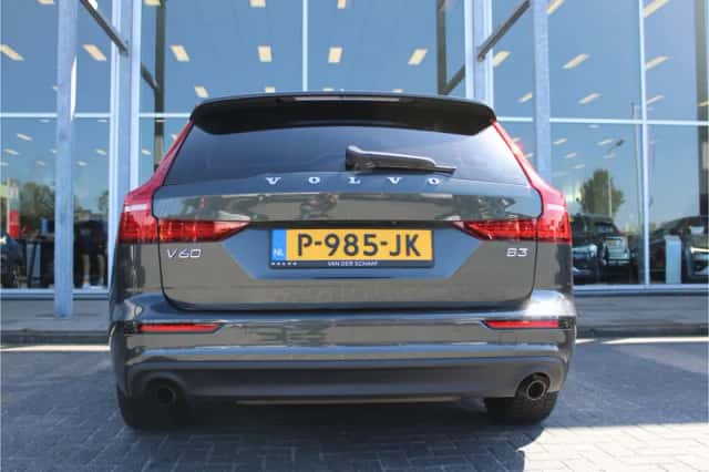 Volvo V60 (2022) thumbnail 5