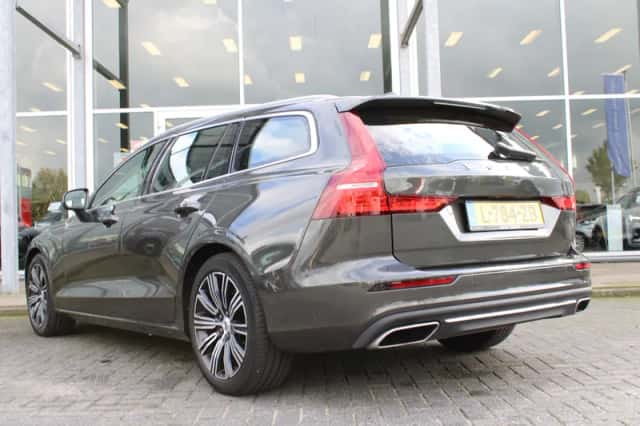 Volvo V60 (2021) thumbnail 3