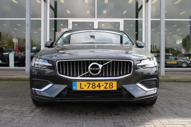 Volvo V60 (2021) thumbnail 4