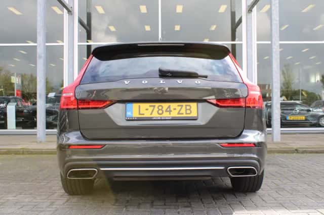 Volvo V60 (2021) thumbnail 5