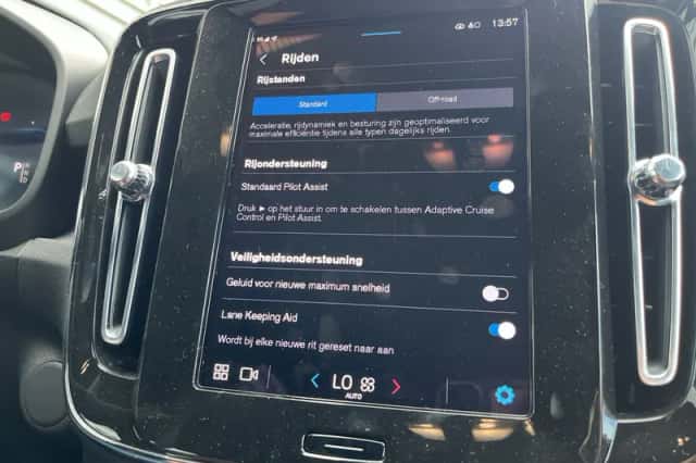 Volvo EX40 (2025) thumbnail 27