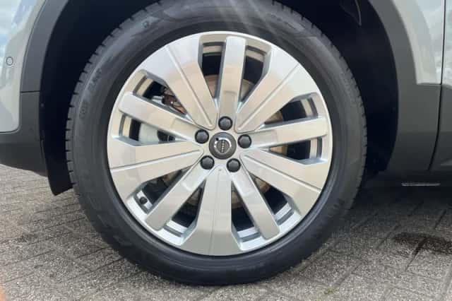 Volvo EX40 (2025) thumbnail 6