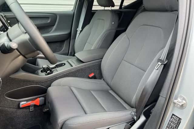 Volvo EX40 (2025) thumbnail 9