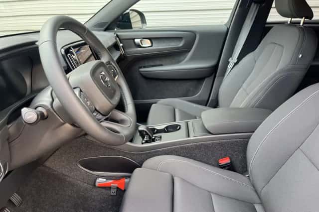 Volvo EX40 (2025) thumbnail 10