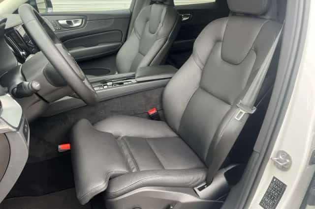 Volvo XC60 (2024) thumbnail 9