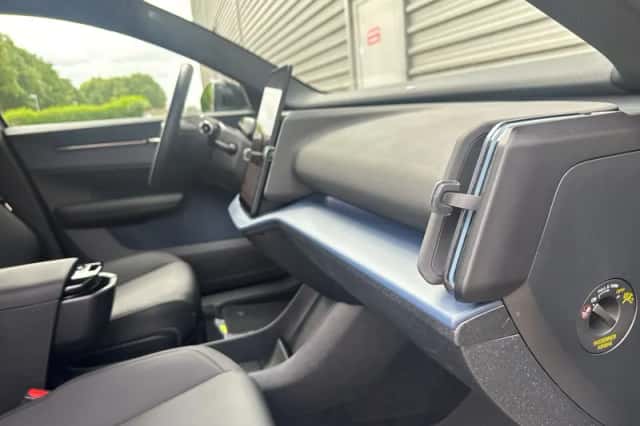 Volvo EX30 (2024) thumbnail 15