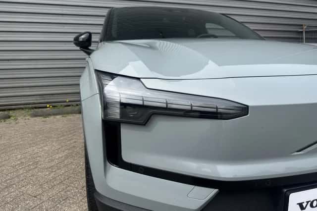 Volvo EX30 (2024) thumbnail 4