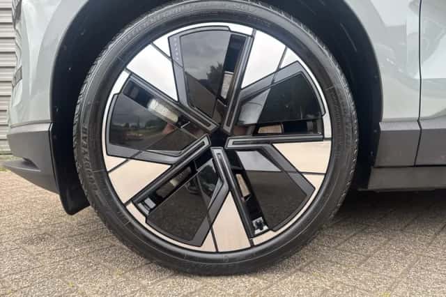 Volvo EX30 (2024) thumbnail 6