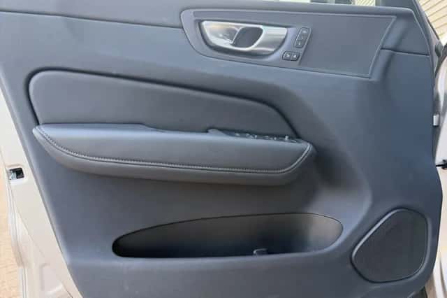 Volvo XC60 (2025) thumbnail 18