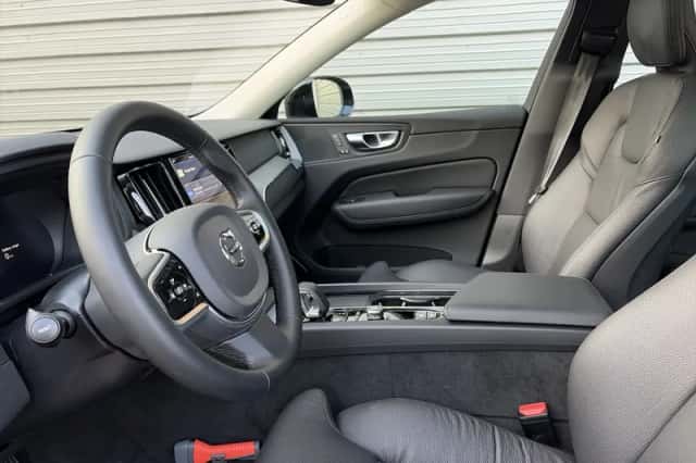 Volvo XC60 (2025) thumbnail 10