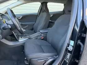 Volvo V40 (2014) thumbnail 9