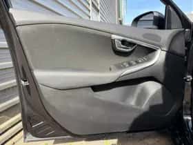 Volvo V40 (2017) thumbnail 18
