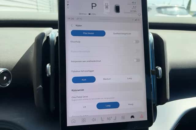 Volvo EX30 (2024) thumbnail 30