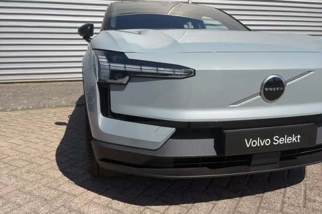 Volvo EX30 (2024) thumbnail 4