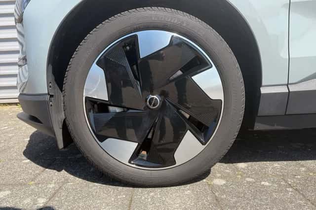 Volvo EX30 (2024) thumbnail 6