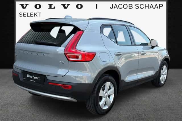 Volvo XC40 (2024) thumbnail 2