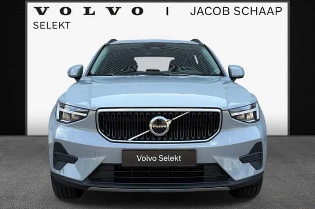 Volvo XC40 (2024) thumbnail 3