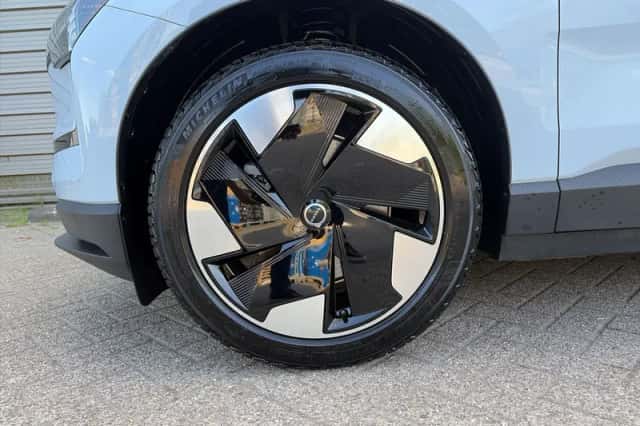 Volvo EX30 (2024) thumbnail 6