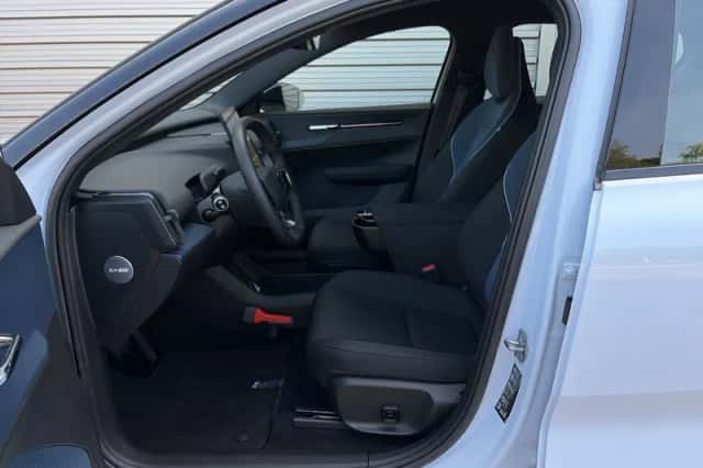 Volvo EX30 (2024) thumbnail 8