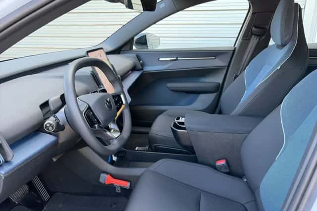 Volvo EX30 (2024) thumbnail 10