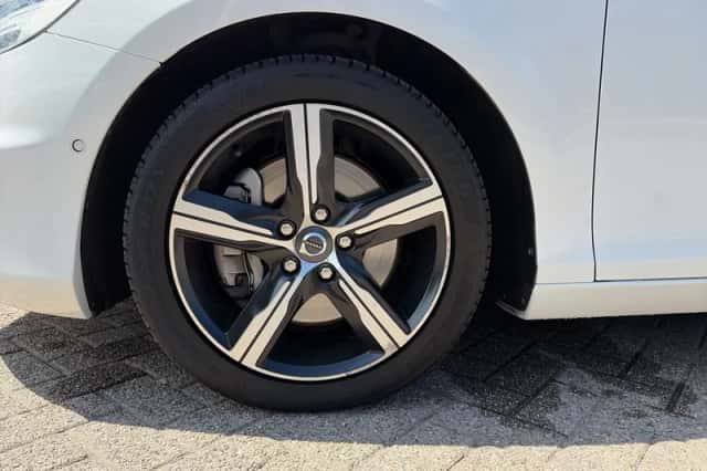 Volvo V40 (2019) thumbnail 6