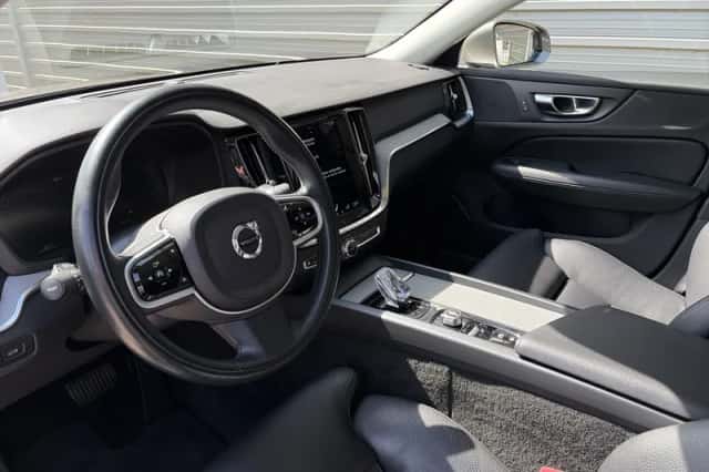 Volvo V60 (2021) thumbnail 11