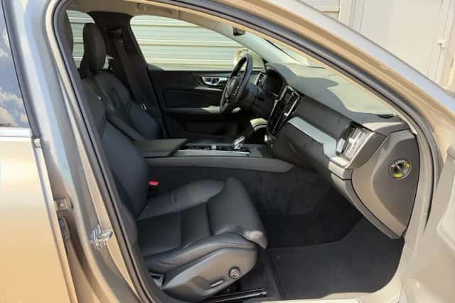 Volvo V60 (2021) thumbnail 14