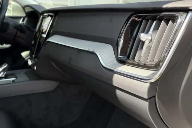 Volvo V60 (2021) thumbnail 15