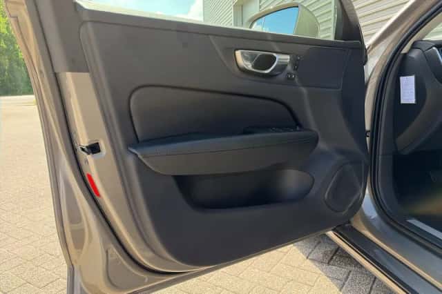 Volvo V60 (2021) thumbnail 18