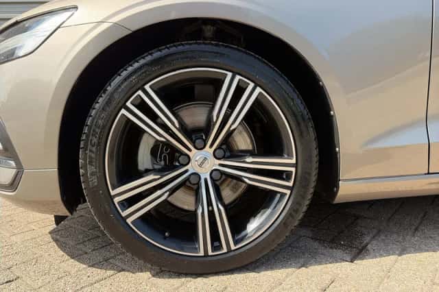 Volvo V60 (2021) thumbnail 6