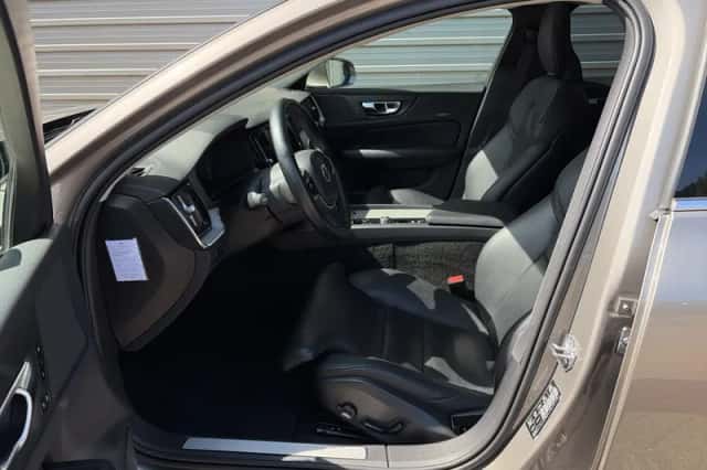 Volvo V60 (2021) thumbnail 8