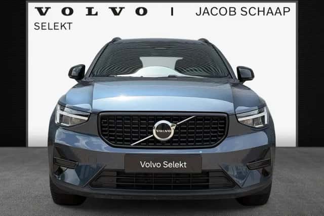 Volvo XC40 (2025) thumbnail 3