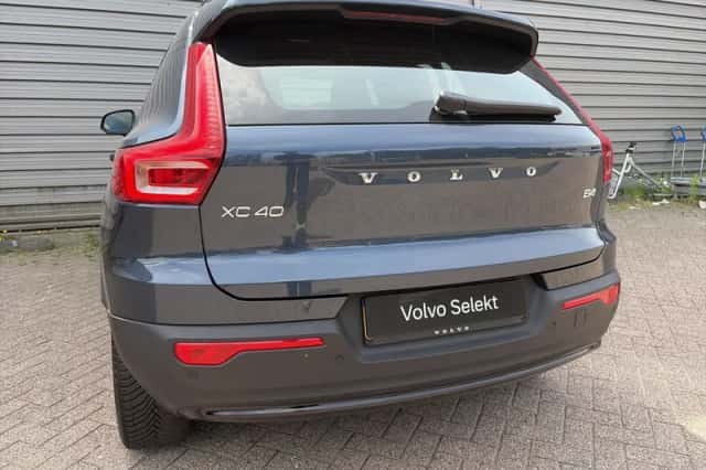 Volvo XC40 (2025) thumbnail 5