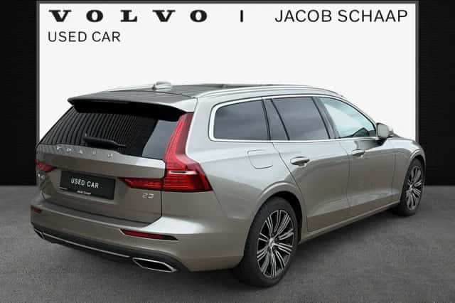Volvo V60 (2021) thumbnail 2